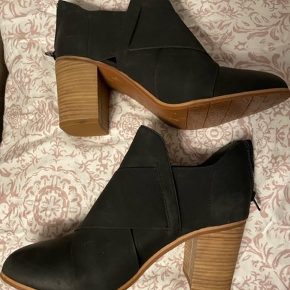 BC FOOTWEAR - Azalea Vegan Crisscross Bootie (Black) - Picture 7 of 9